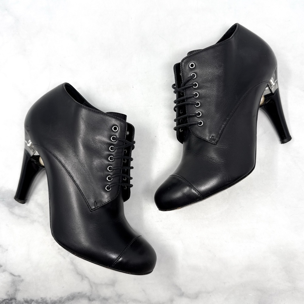 CHANEL Vintage Pearl Lucite Heel Leather Lace Up Oxford Ankle Boots Black 35.5